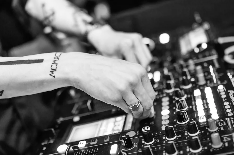 Why Musicians Need to Hire a Lawyer